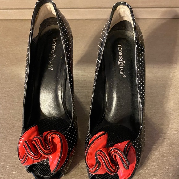 Peak-a-Boo shoes - Picture 1 of 5